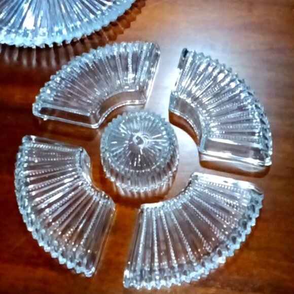 Vintage Large Round Glass Platter w/ 5 Fitted Hors D'Ouevres / Condiments Dishes - Picture 5 of 9